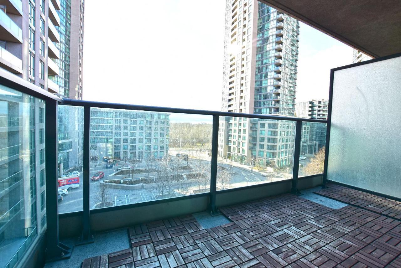 Downtown Condo, Free Parking & Amenities Toronto Exterior photo